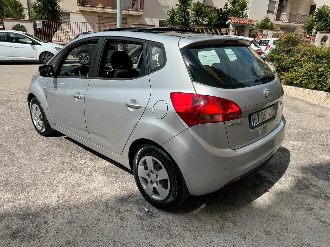 KIA VENGA 1.4 CRDI 90 CV. 6M. TETTO APRIBILE +SENSORI