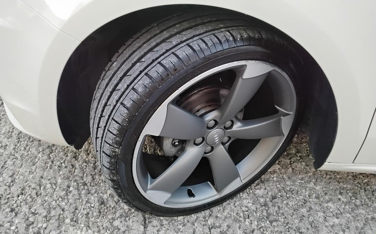 Audi A1 1.2 TFSI S line edition