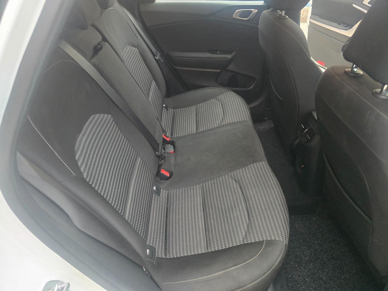 Kia Ceed Sportswagon 1.6 CRDi 136 CV MHEV DCT SW Business