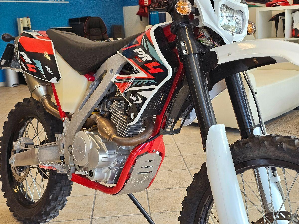 AJP PR4 125 Supremoto Pro 2.500km 2018 GUIDA A1