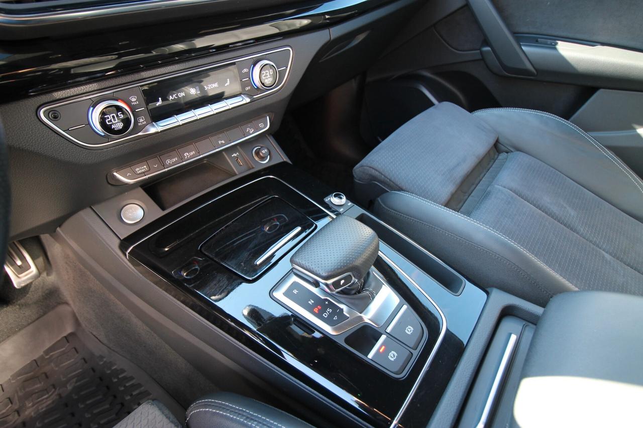 Audi Q5 SPB 40 TDI 204 Identity Black |10.2023