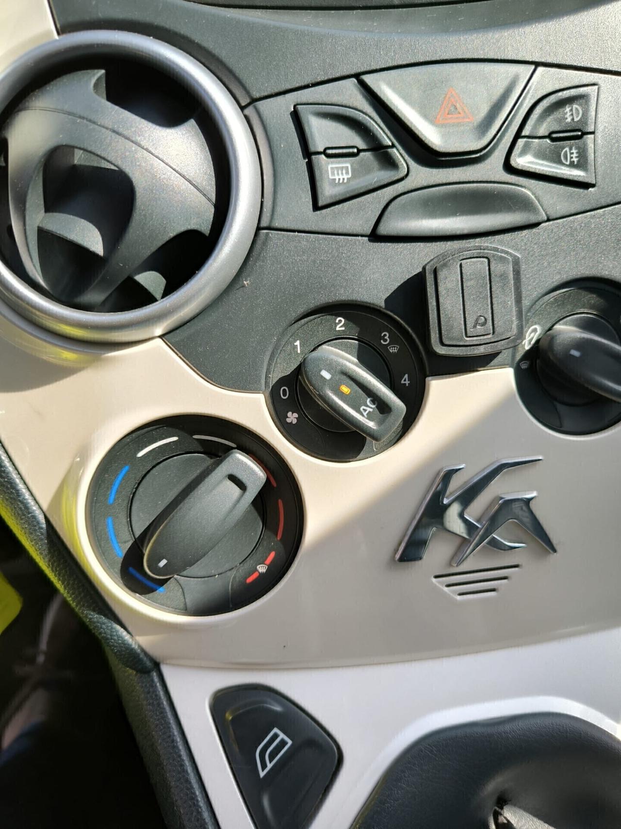 Ford Ka Ka+ 1.2 8V 69CV Titanium 2011