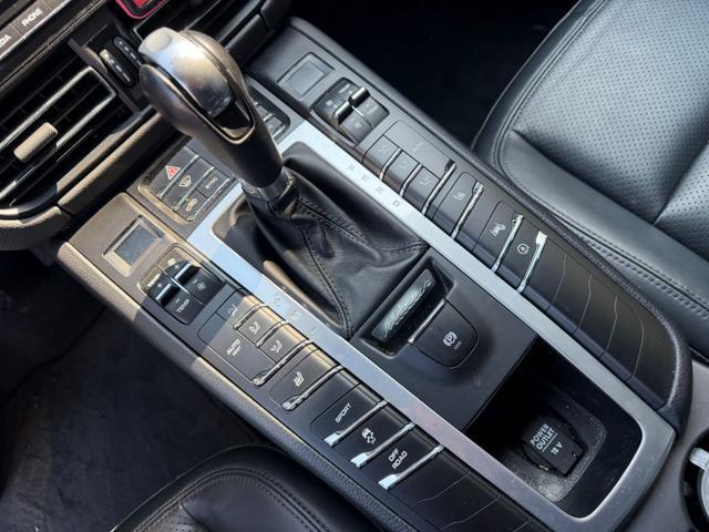 PORSCHE Macan 2.0