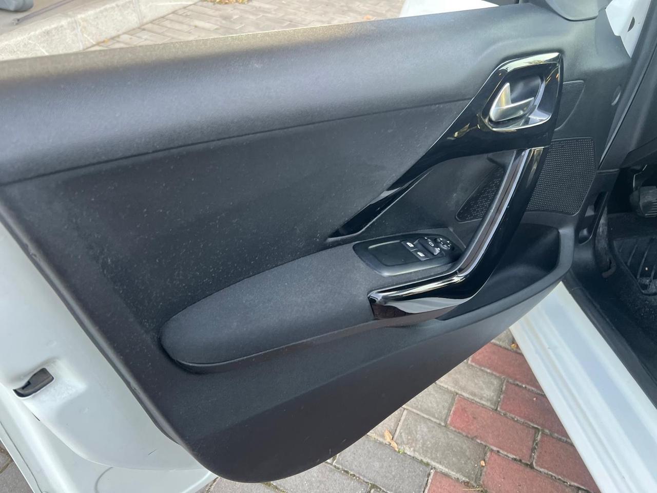 Peugeot 208 1.4 HDi 68 CV 5 porte 122000km