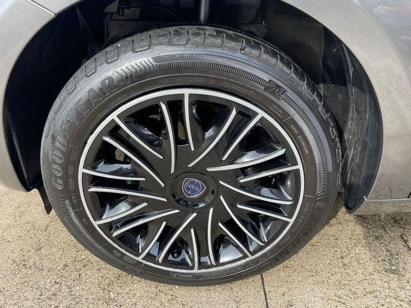 Lancia Ypsilon 1.0 FireFly 5 porte S&S Hybrid Gold