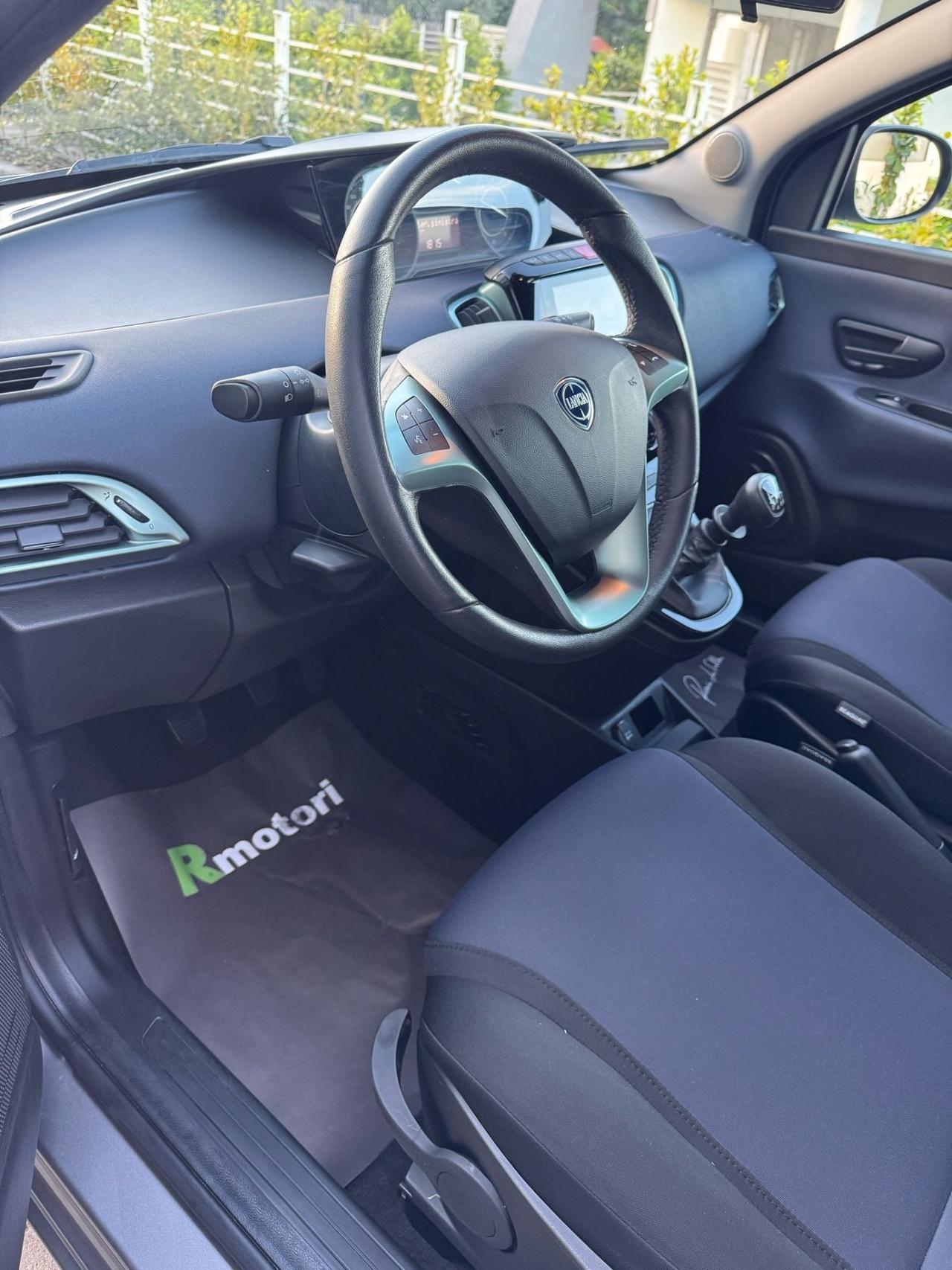 Lancia Ypsilon 1.0 FireFly 5 porte S&S Hybrid Gold