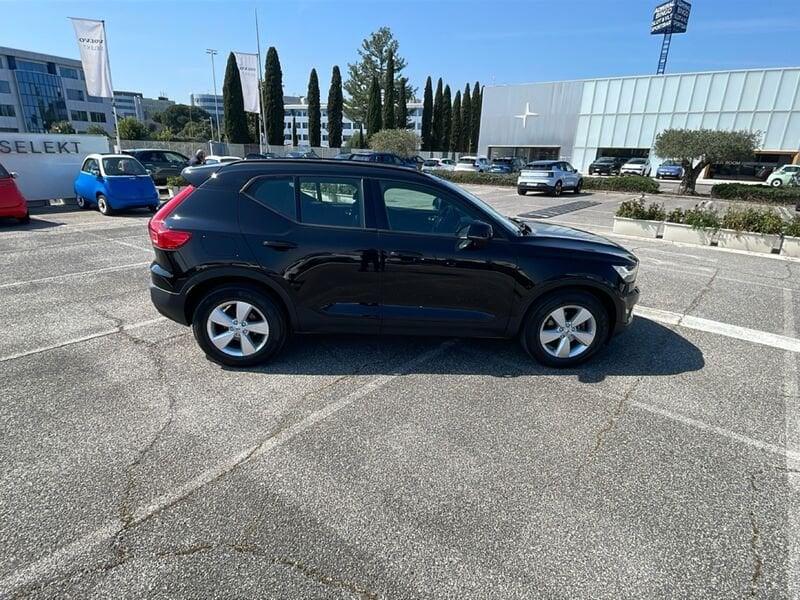 Volvo XC40 T2 Momentum AUTOCARRO