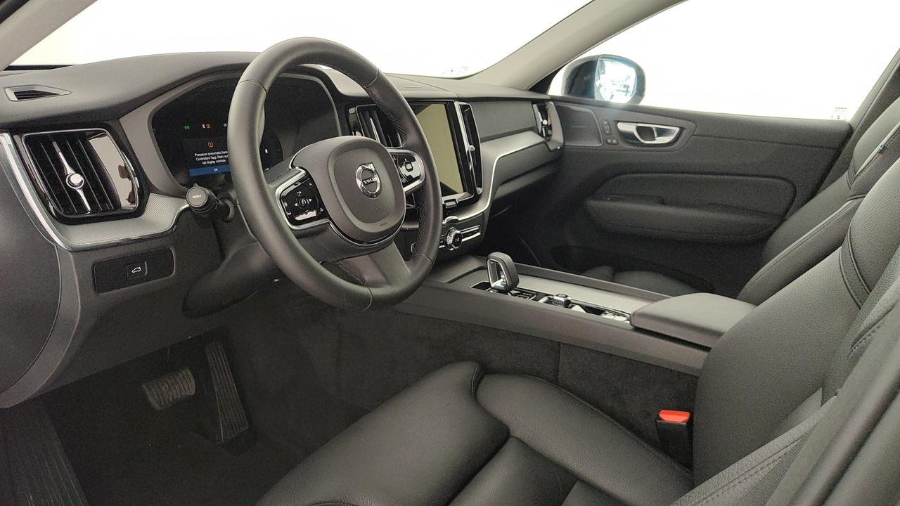 VOLVO XC60 2.0 b4 Plus Dark auto