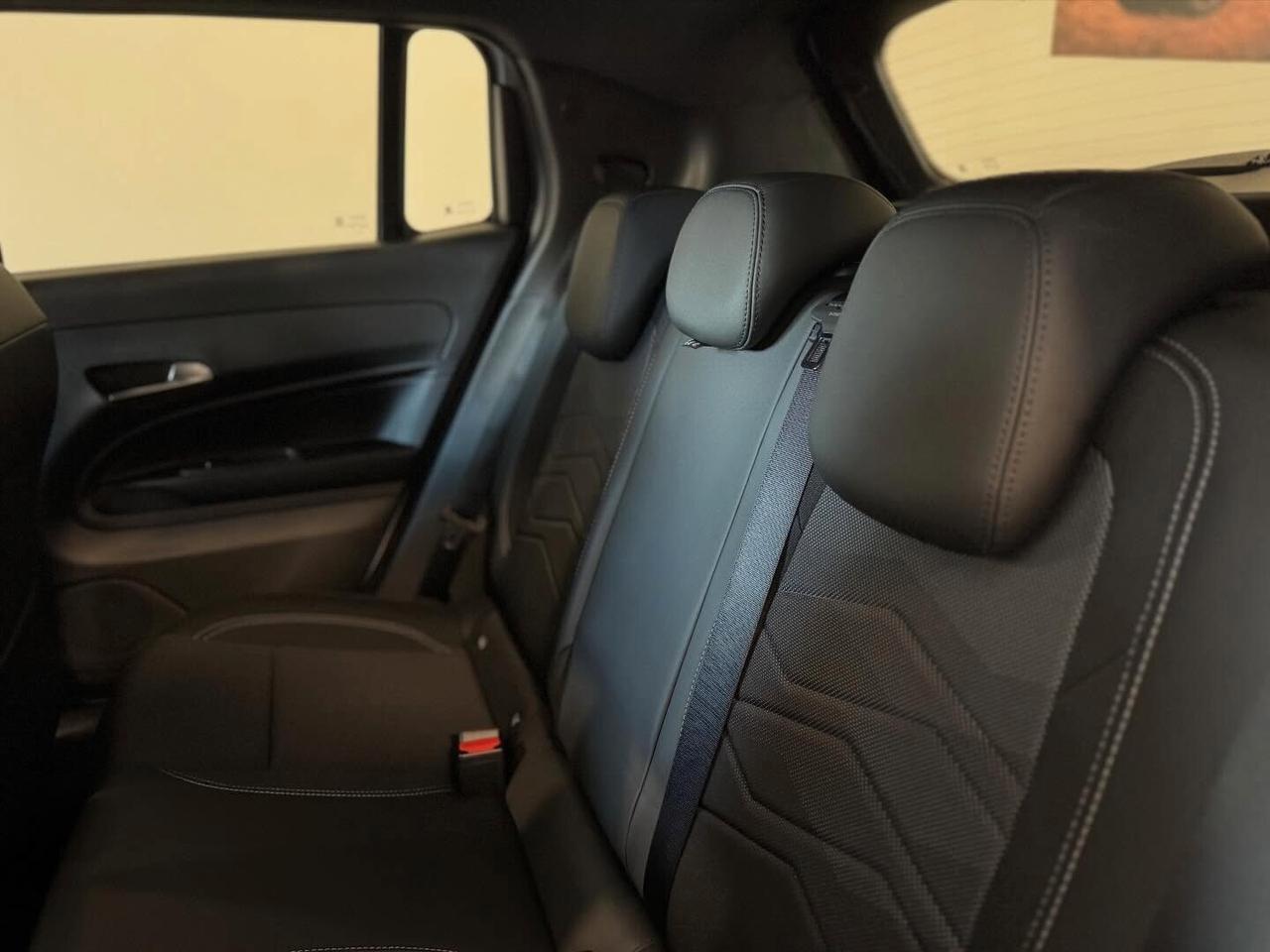 Jeep Avenger 1.2 Turbo 110 CV MHEV Summit