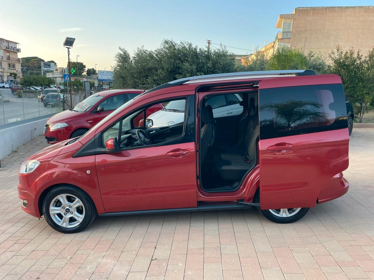 Ford Tourneo Courier 1.5 TDCI 75 CV Plus 5P 2015