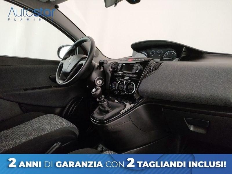 Lancia Ypsilon 1.0 firefly hybrid Silver s&s 70cv