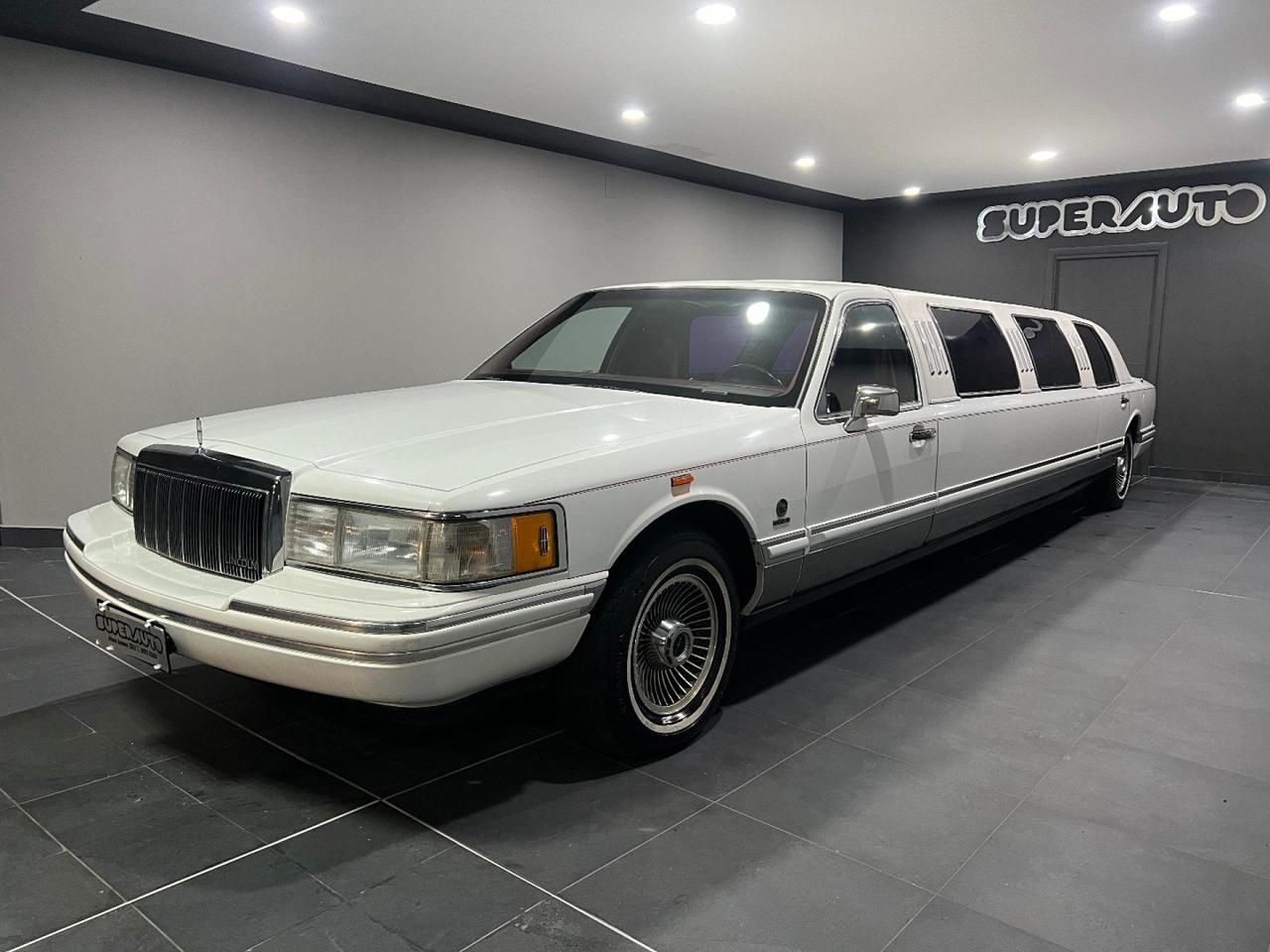 Lincoln Town Car EXECUTIVE 40R Limousine