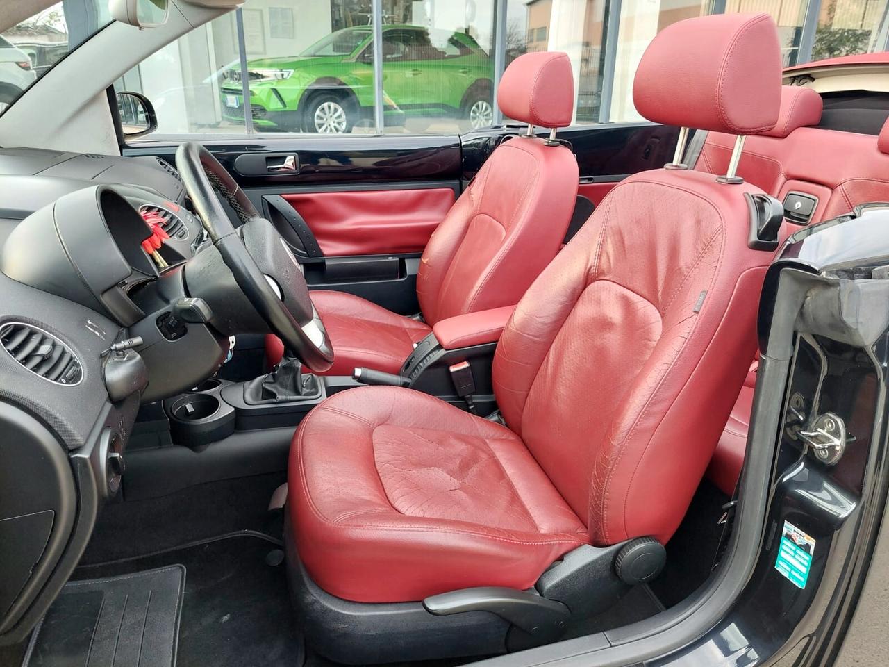 VW New Beetle 1.6 Cabrio Red Lim. Edt. GPL - 2010