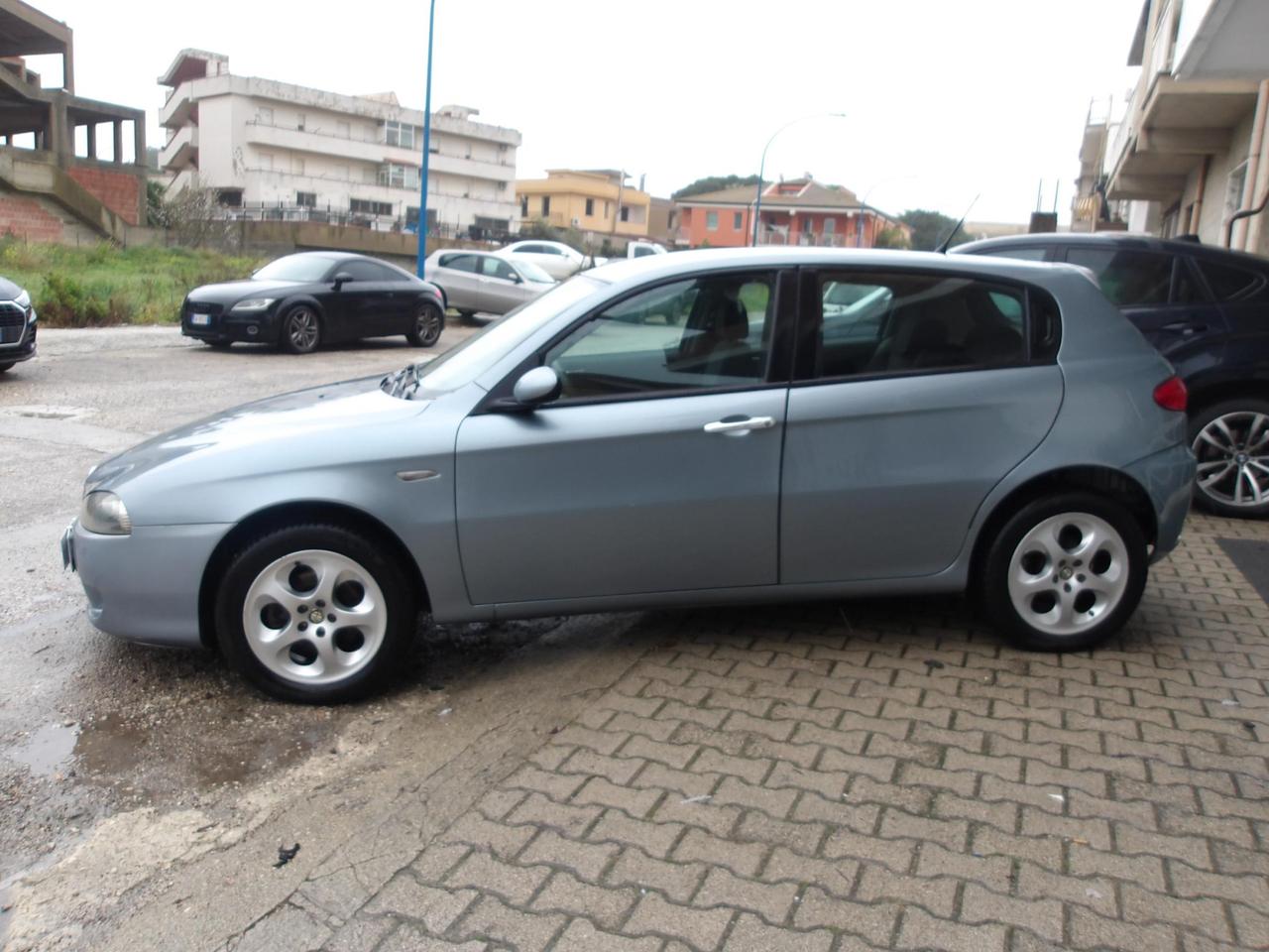 Alfa Romeo 147 5 Porte 147 5p 1.9 jtd Distinctive 120cv