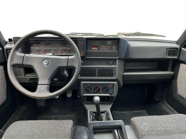 Alfa Romeo 75 1.8i turbo EVOLUZIONE ASI UNIPROP.