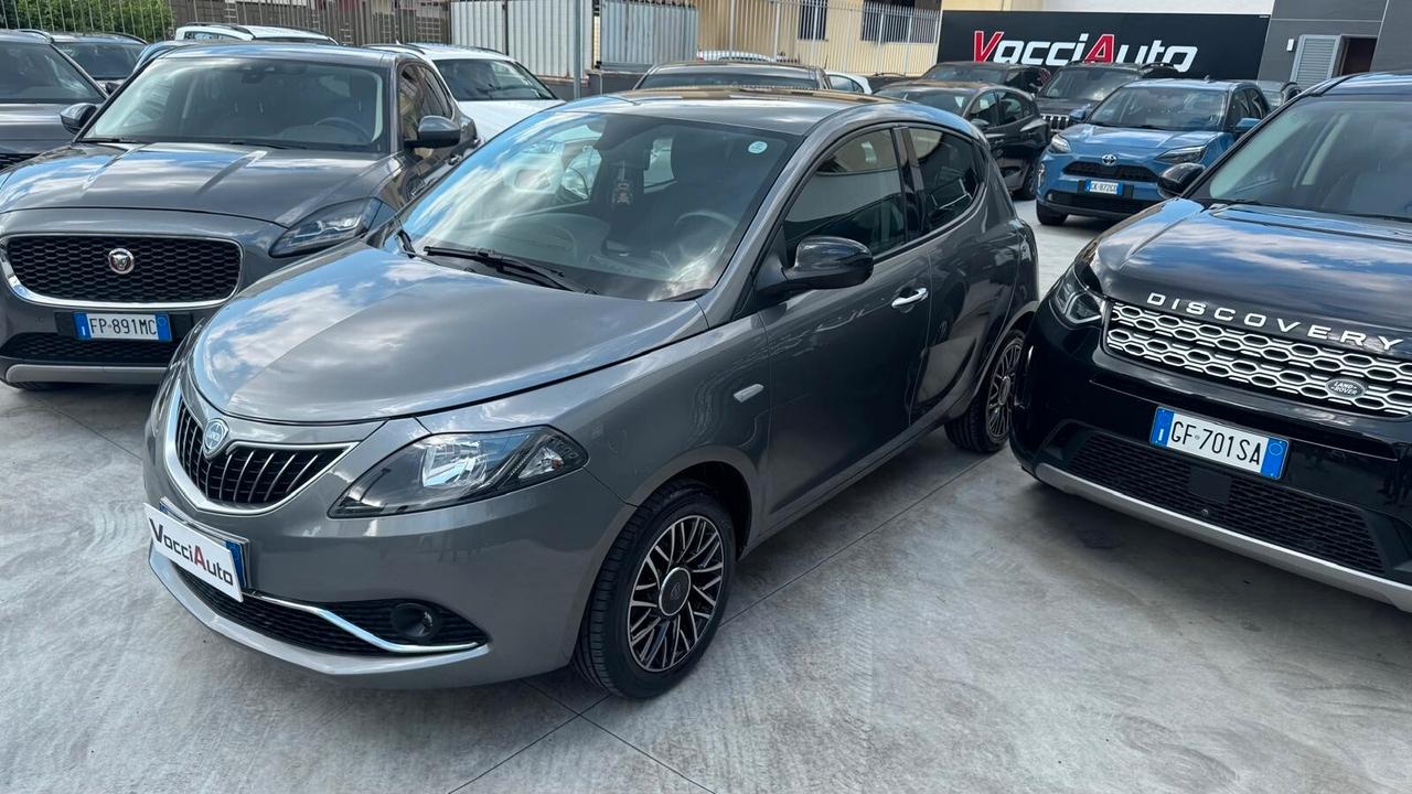Lancia Ypsilon 1.0 FireFly 5 porte S&S Hybrid Gold