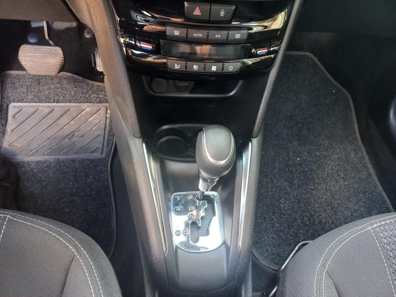 Peugeot 208 GPL + Cambio automatico