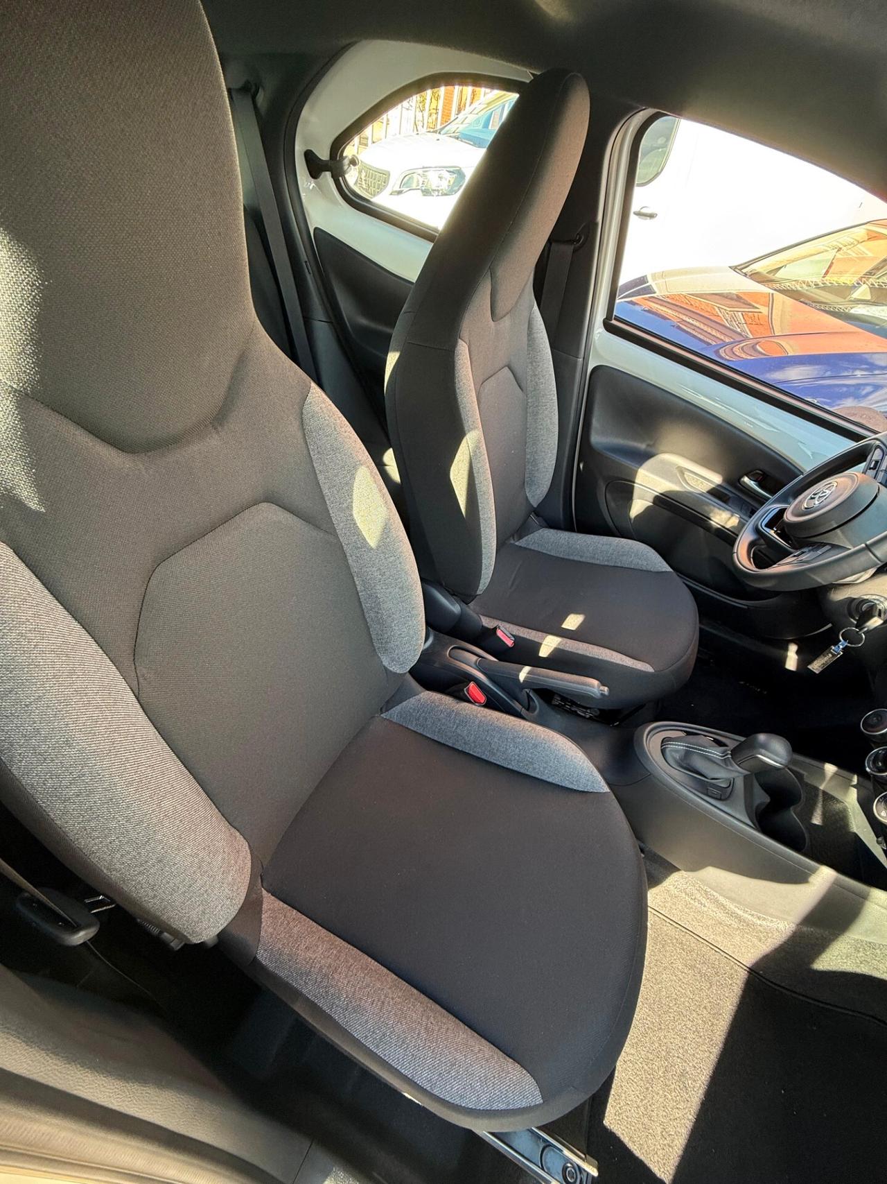 Toyota Aygo X 1.0 AUTOM. *SOLO 7.000KM*