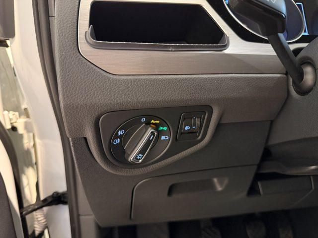 VOLKSWAGEN Touran 1.4 TSI Business 7P Navi Bluetooth 17" Family Pack