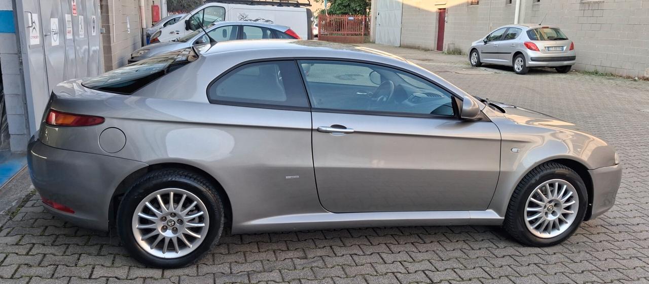 Alfa Romeo GT 1.8 16V TS Distinctive