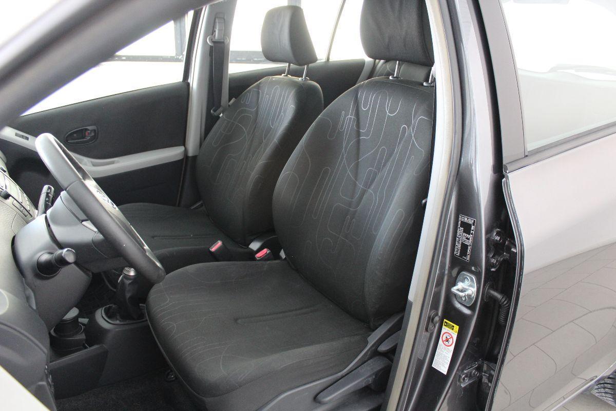 TOYOTA - Yaris - 1.0 5p. Now