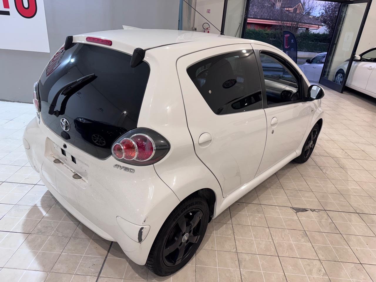 Toyota Aygo 1.0 12V VVT-i 5 porte Now Connect