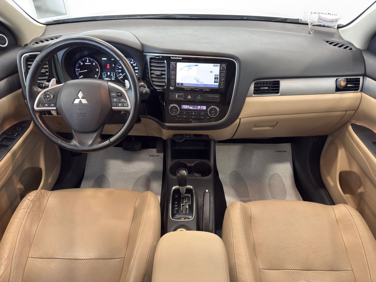 Mitsubishi Outlander 2.2 DI-D 4WD Instyle 7p. *PELLE *TETTO * NAVI
