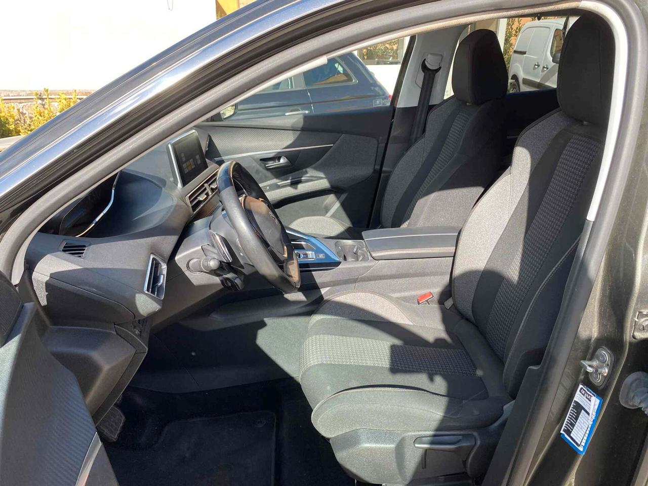 PEUGEOT 3008 1.5 131cv Automa. Allure 