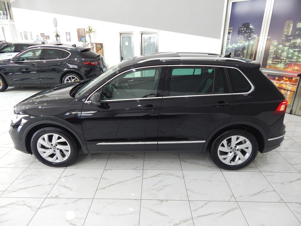 Volkswagen Tiguan 2.0 TDI Elegance 150cv DSG TETTO-NAVI-LED-PARK