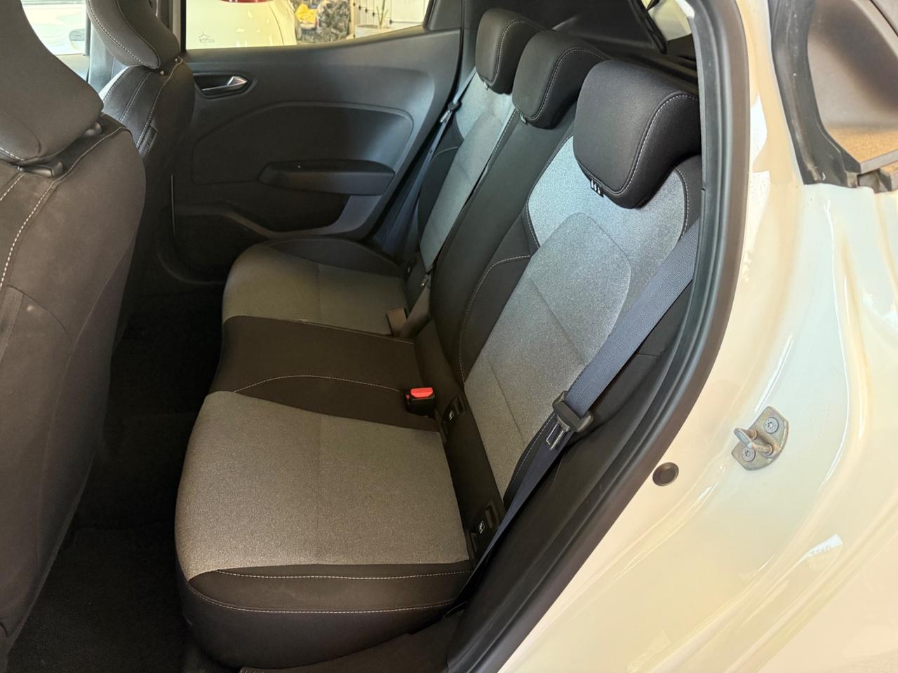 Mitsubishi Colt ( RENAULT CLIO ) 1.0L turbo 90 CV Invite