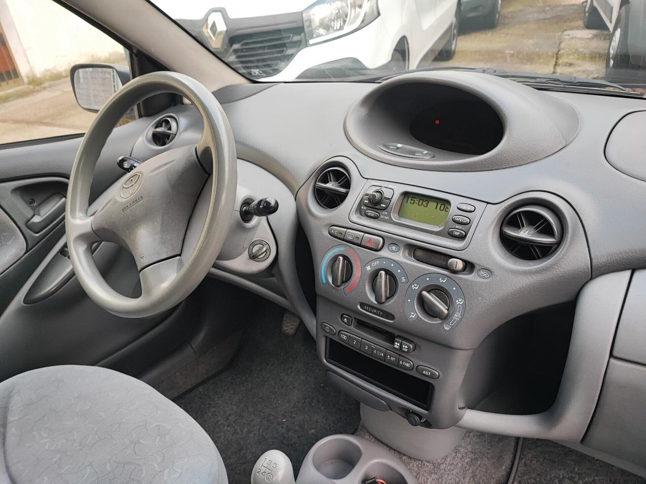 Toyota Yaris 1.0i