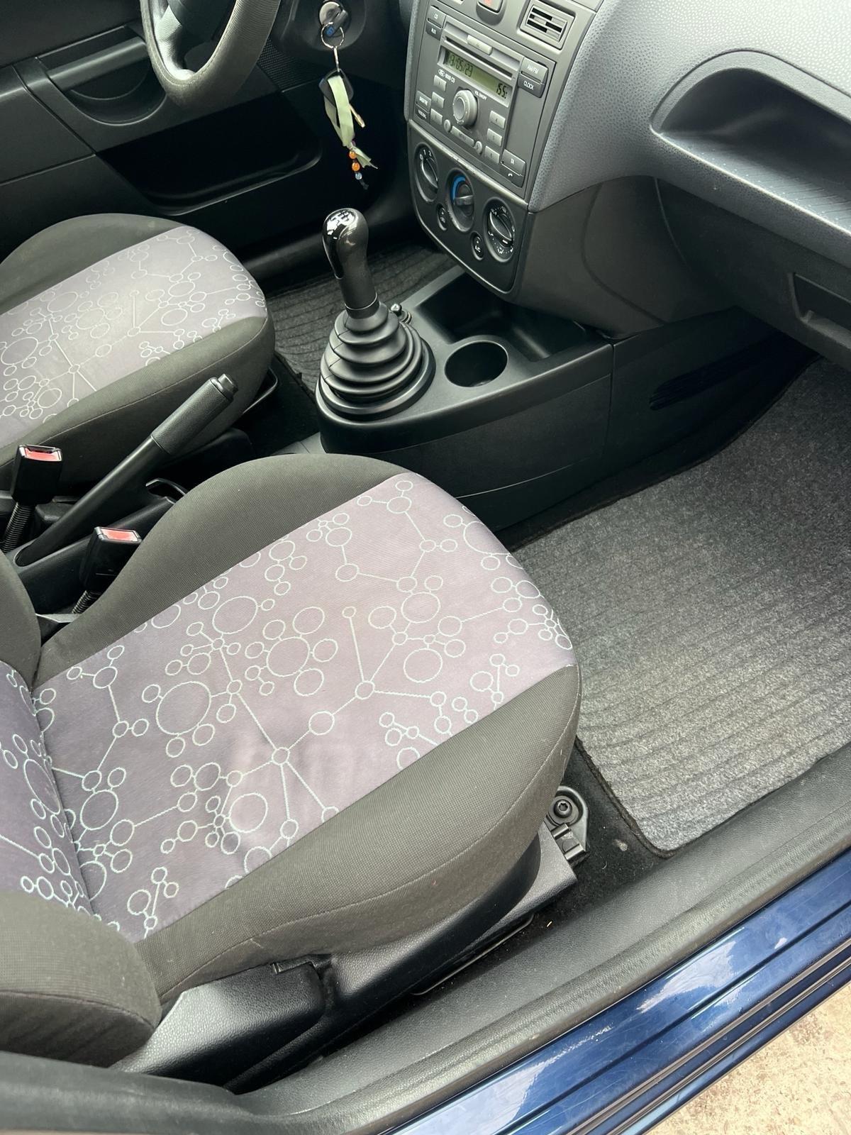 Ford Fiesta 1.2 16V 5p. Ghia x Neopatentati