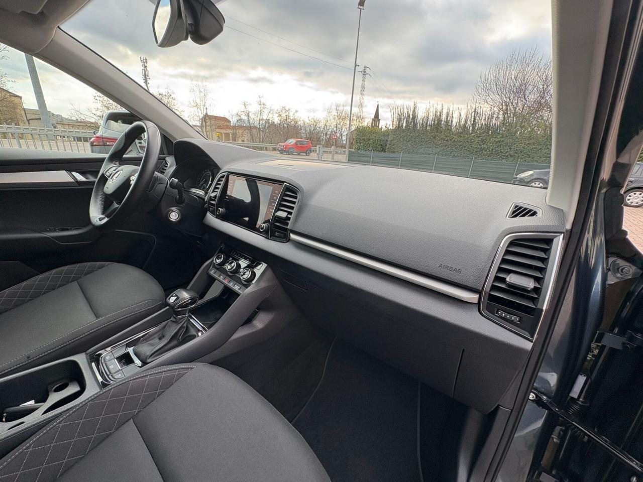 SKODA KAROQ 1.6 TDI AUTOMATICA SI A NEOPATENTATI