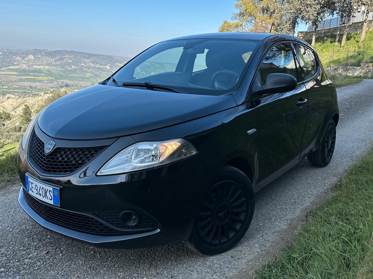 Lancia Ypsilon 1.0 FireFly 5 porte S&S Hybrid Ecochic Silver