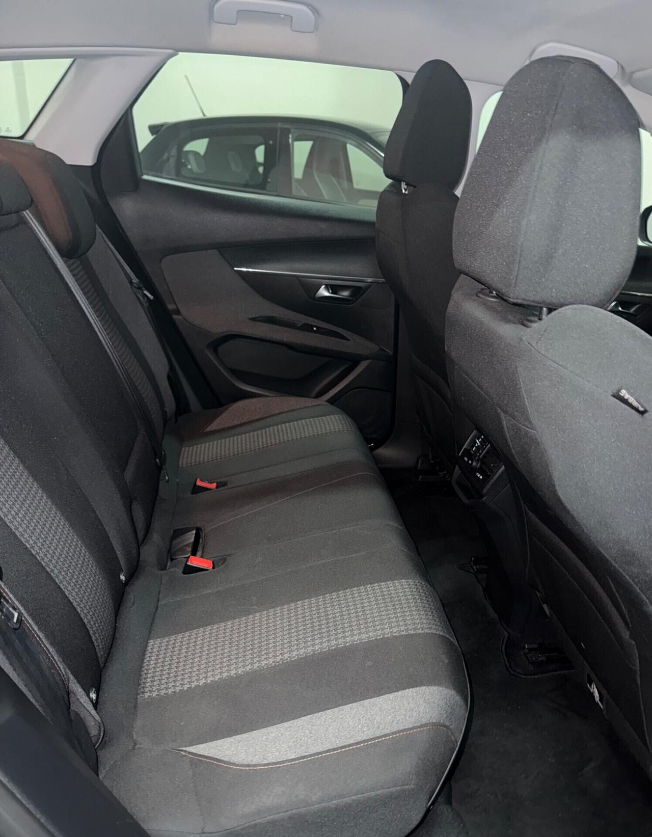 Peugeot 3008 BlueHDi 130 S&S Business