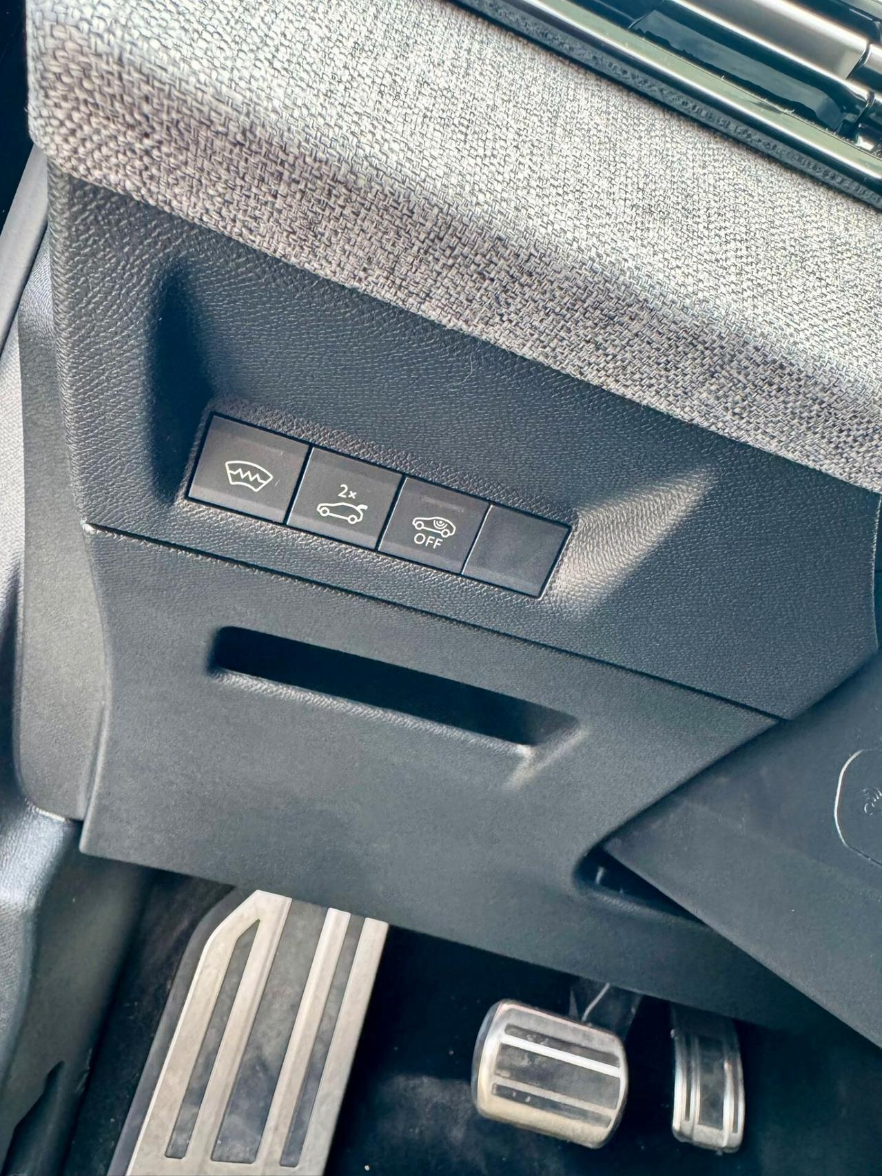 Peugeot 3008 Hybrid 145 e-DCS6 GT EXCLUSIVE