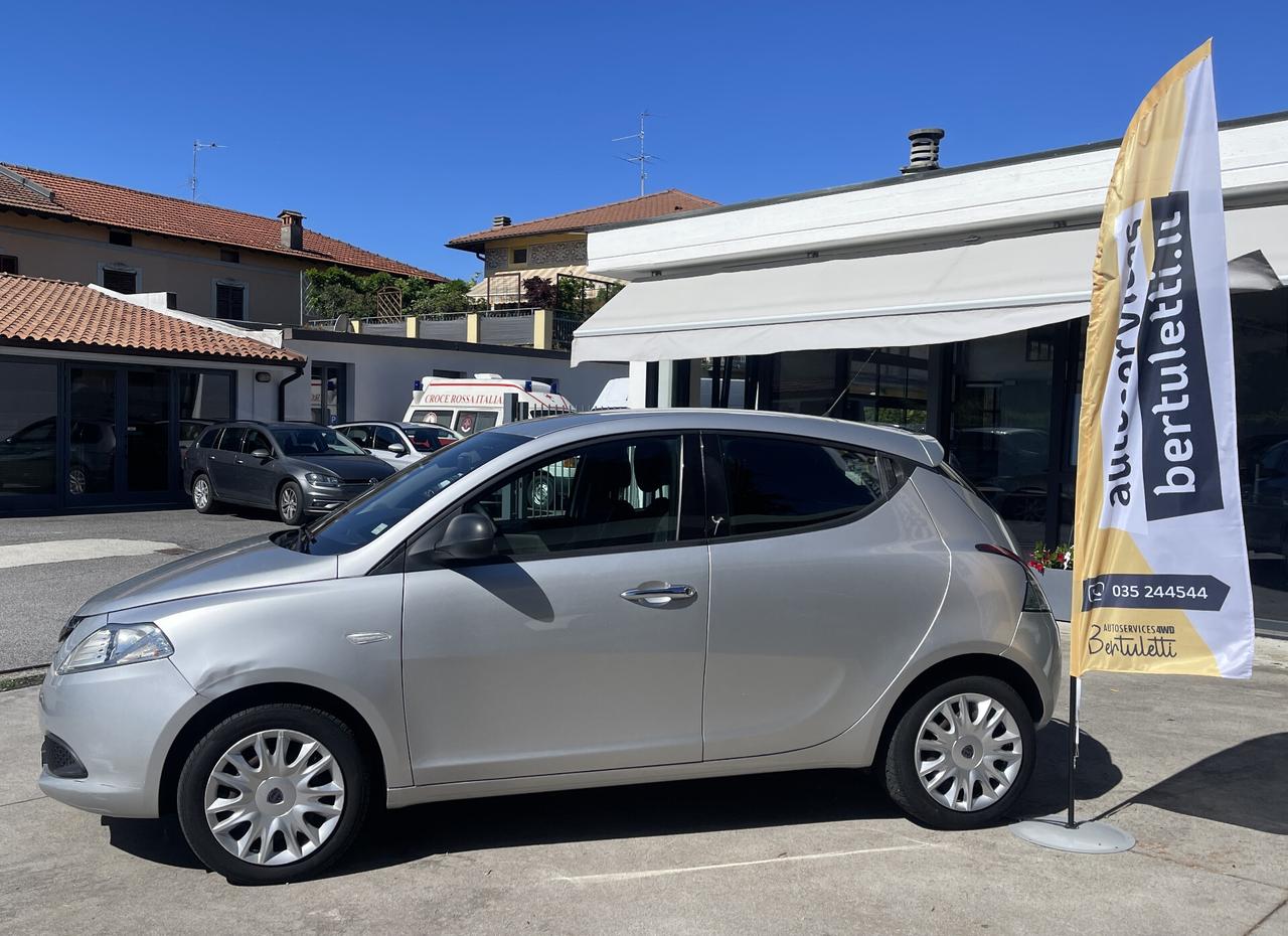 Lancia Ypsilon 1.2 69 CV Silver - neopatentati