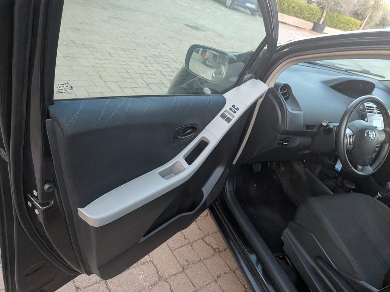 Toyota Yaris 1.0 5 porte