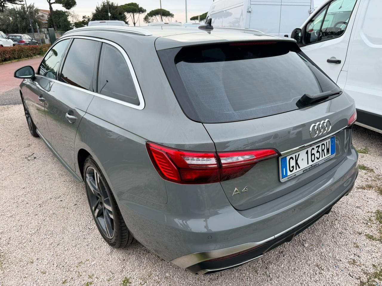 Audi A4 Avant 30 TDI 136 CV S-tronic S-line edition