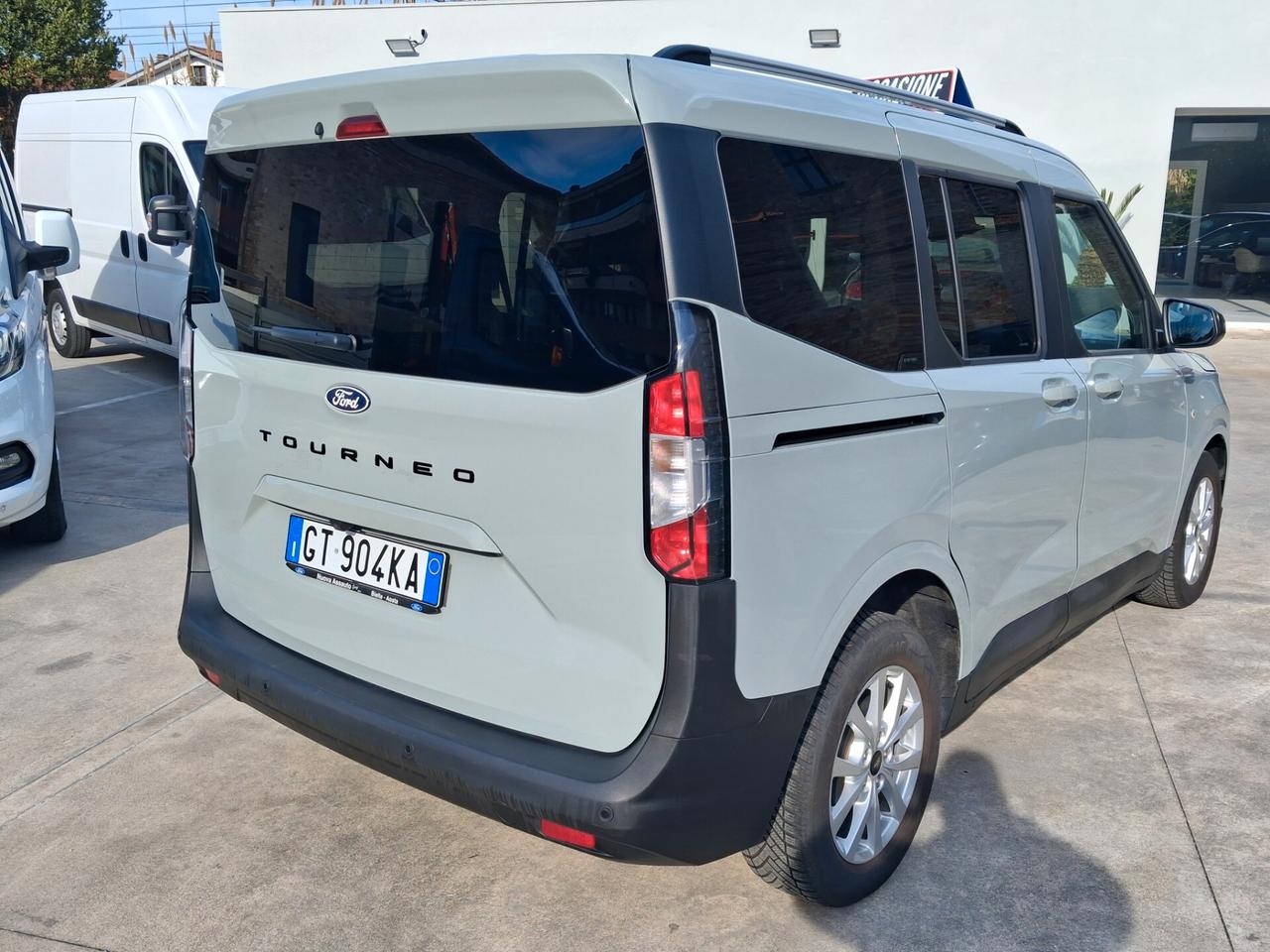 Ford Tourneo Courier 1.0 EcoBoost Titanium