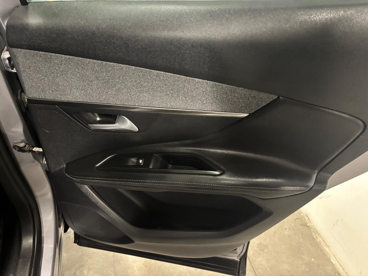 Peugeot 3008 1.2 BENZINA S&S Allure