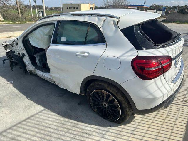 MERCEDES-BENZ GLA 200 d Automatic 4Matic Business