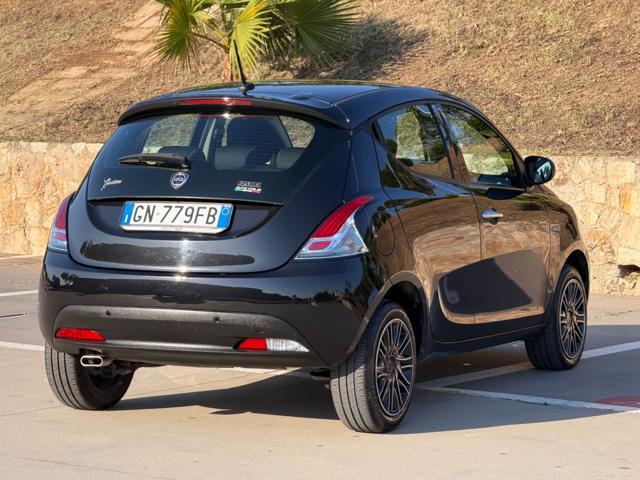 LANCIA Ypsilon HYBRID GOLD+NAVI+SENSORI+5POSTI+LED