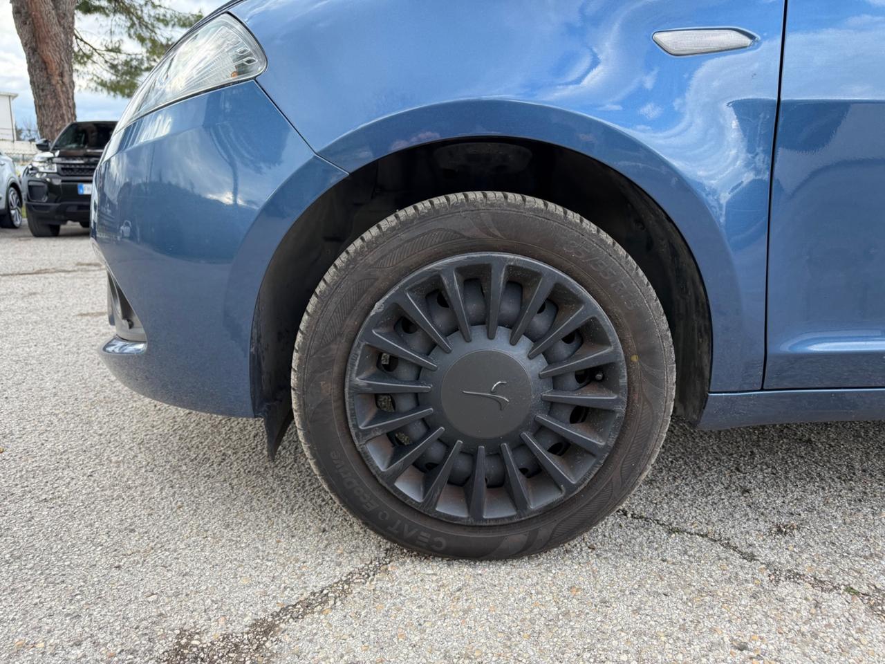 Lancia Ypsilon 1.0 FireFly 5 porte S&S Hybrid Ecochic Silver