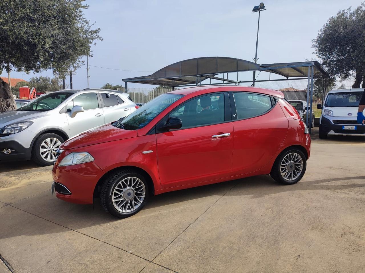 Lancia Ypsilon 1.2 69 CV 5 porte Gold