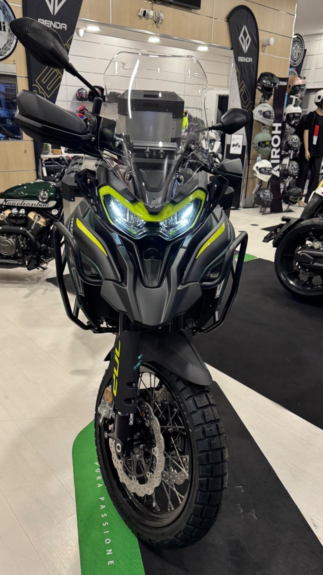 Benelli TRK 702 X!! CON TRIS DI VALIGIE IN ALLUMINIO!!