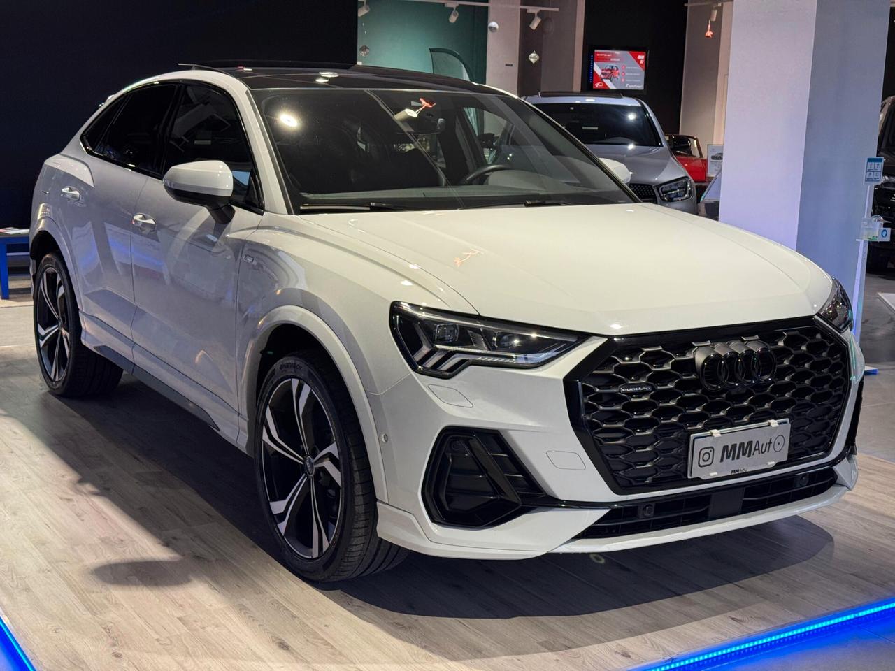 Audi Q3 SPB 40 TDI quattro S-Line Identity Black