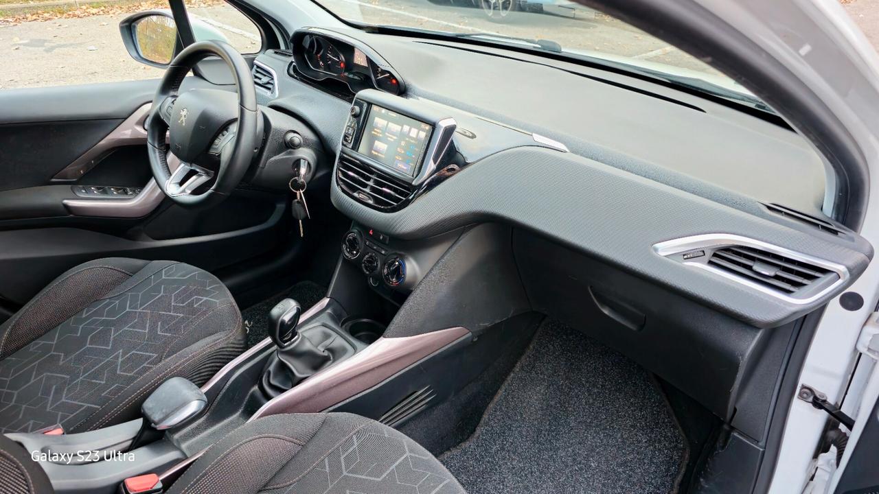 Suv PEUGEOT 2008 EURO 6B OK NEOPATENTATI GARANZIA 12 MESI