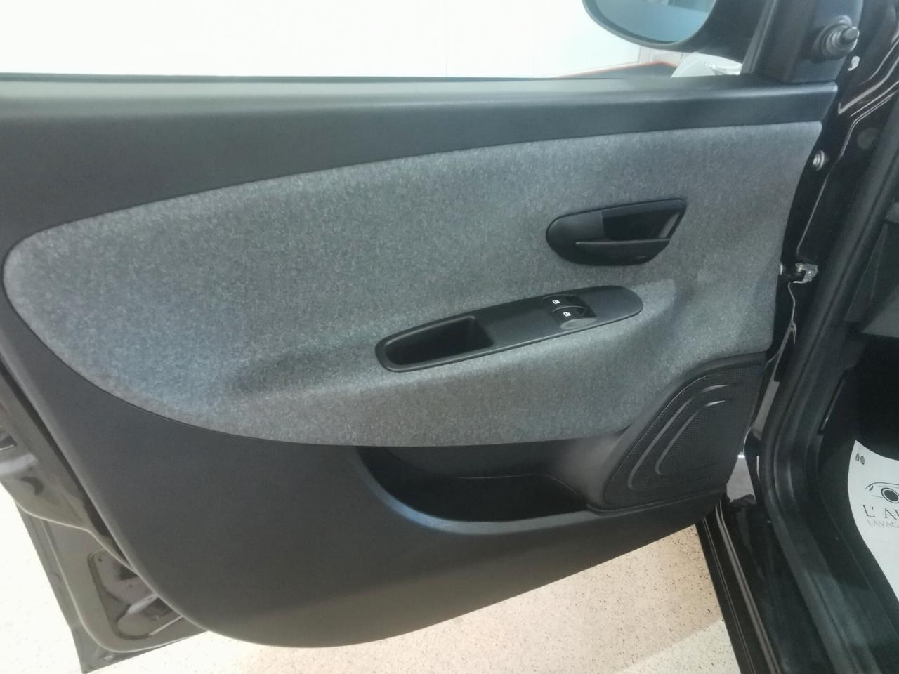 Lancia Ypsilon 1.2 69 CV 5 porte GPL Gold Plus