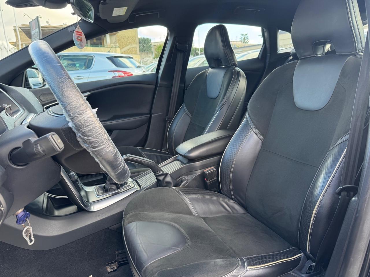 Volvo V40 D2 1.6 diesel R-design NAVI Block Shaft
